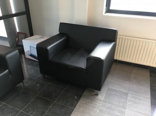 FAUTEUIL/ 1-ZITS BANKJE IN ZWART LEDERLOOK